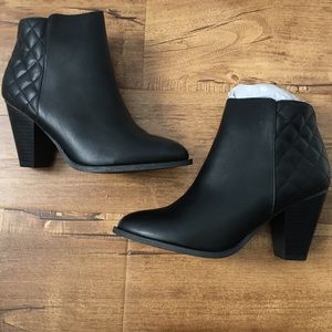 NIB Black Quilted Booties Size 9 Bamboo